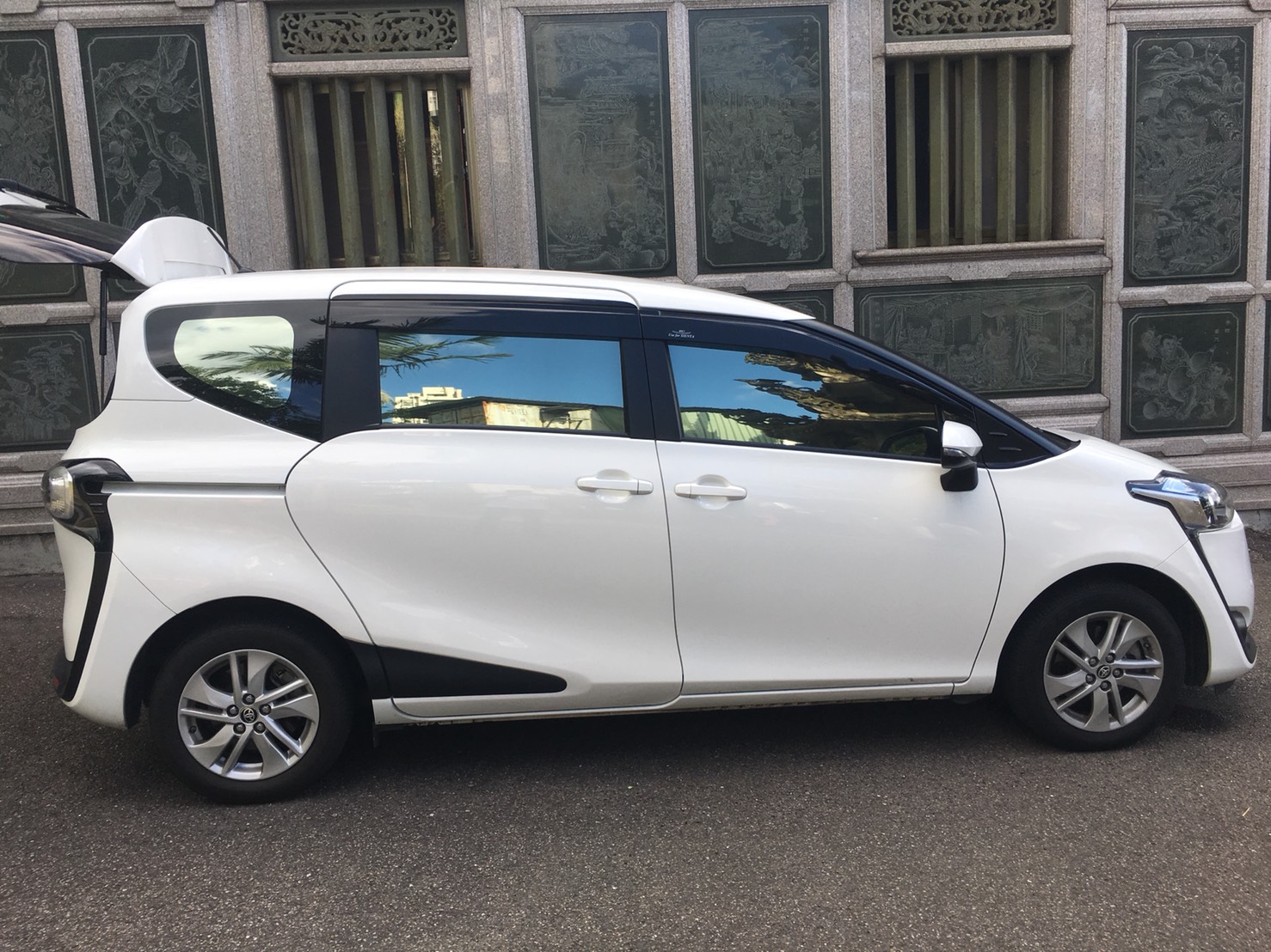 Toyota Sienta五人座車款 包車 一日遊 接送優質車款推薦 8 台灣遨遊包車旅遊 台北旅遊包車 包車一日旅遊 包車自由行 商務接送