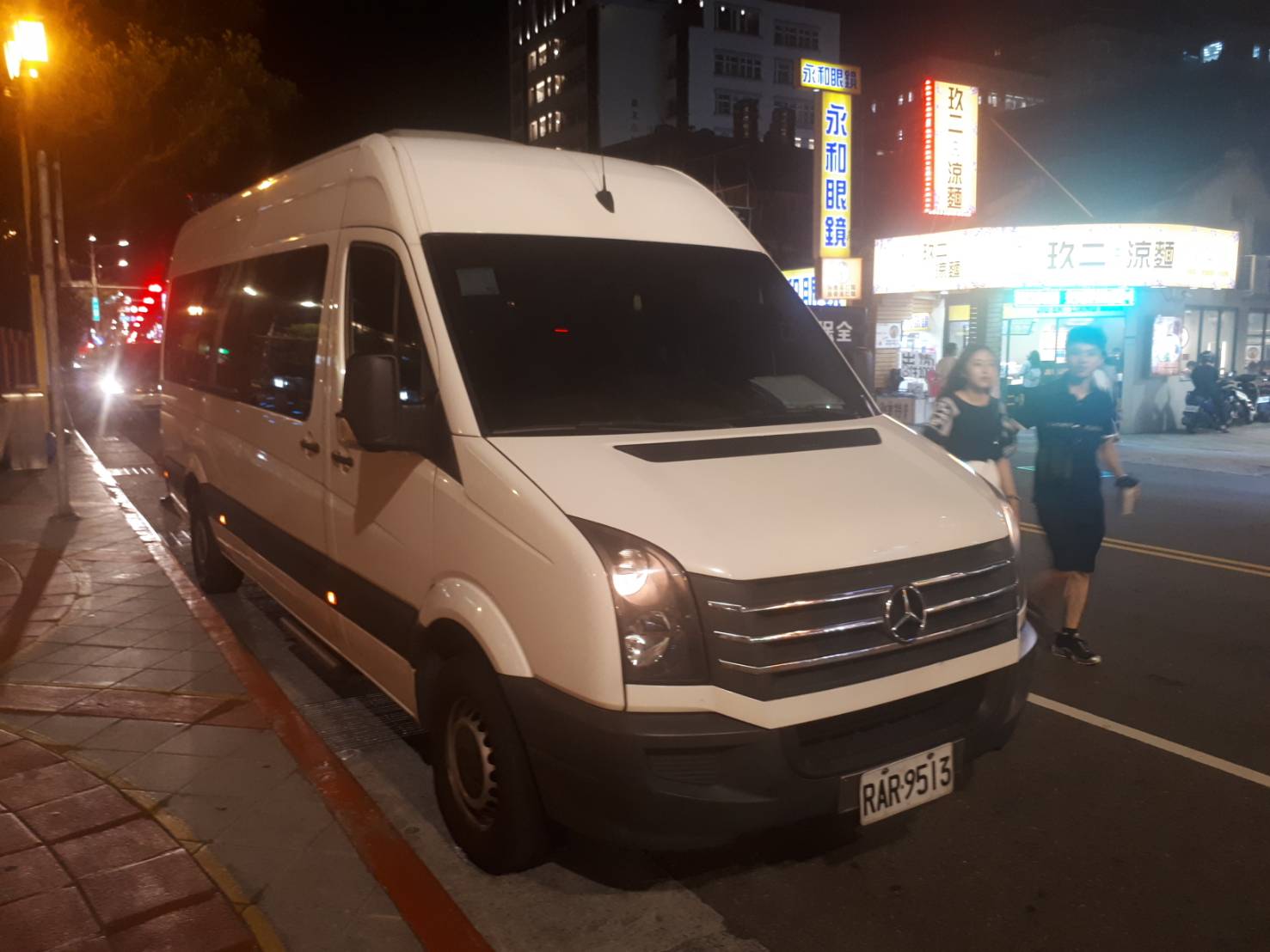 豪華保母車,賓士款保母車,大T賓士款,包車10人座,包車11人座,11人包車旅遊,包車旅遊,包車車款推薦,台北包車豪華版,旅遊,旅遊推薦