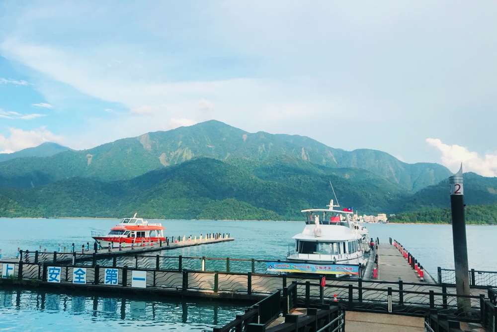 南投包車旅遊,南投日月潭包車旅遊,南投三天兩夜旅遊包車,南投包車旅遊,南投保母車包車旅遊,南投九人座包車,南投賓士9人座包車