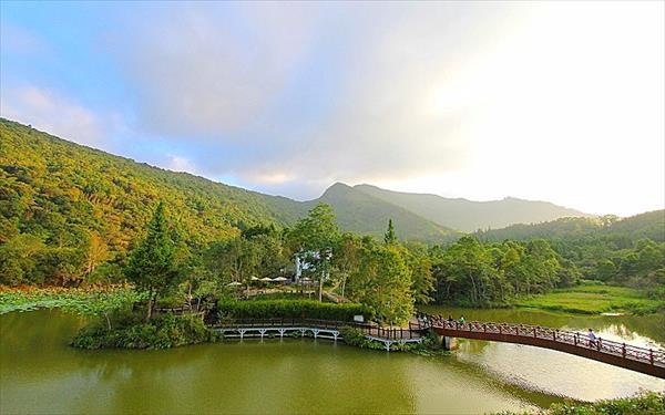 苗栗包車,苗栗九人座包車,苗栗包車旅遊,苗栗包車推薦,苗栗包車一日遊,愛麗絲的天空包車,巴巴坑道包車景點,華陶窯包車旅遊,向天湖包車景點,鍾鼎山林包車旅遊,苗栗南庄包車,苑裡包車景點