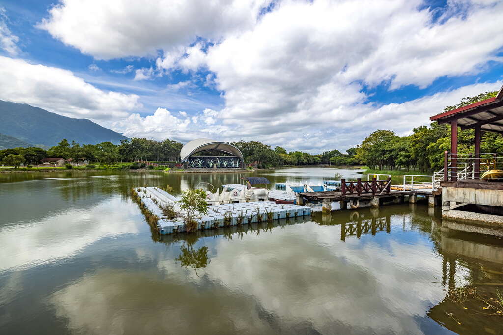 台東包車,台東九人座包車,台東包車旅遊,台東包車推薦,台東包車一日遊,知本森林遊樂區包車,水往上流包車景點,石雨傘包車旅遊,關山親水公園包車景點,成功漁港包車旅遊,台東卑南包車,東海岸包車景點