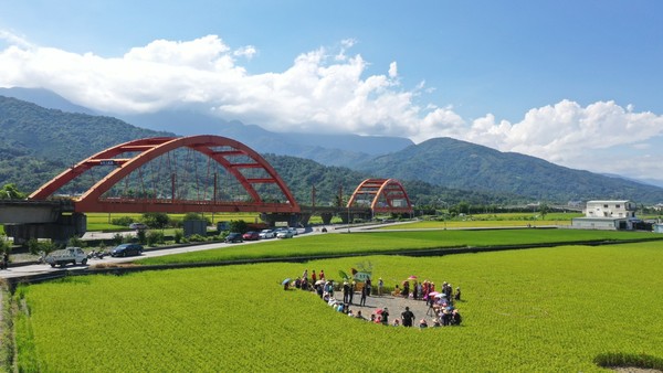 花蓮包車,花蓮九人座包車,花蓮包車旅遊,花蓮包車推薦,花蓮包車一日遊,牛山呼庭包車,親不知子天空步道包車景點,月洞包車旅遊,南安瀑布包車景點,客城鐵橋包車推薦,花蓮玉里包車,七人座包車景點