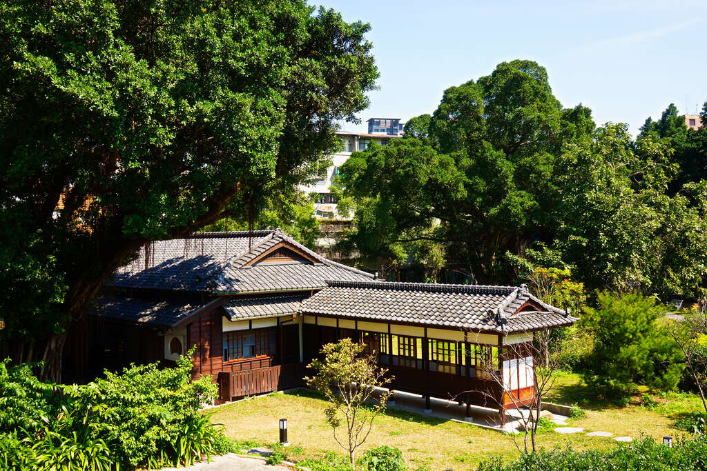 台北九人座包車旅遊-找到文學氣息一起旅行!