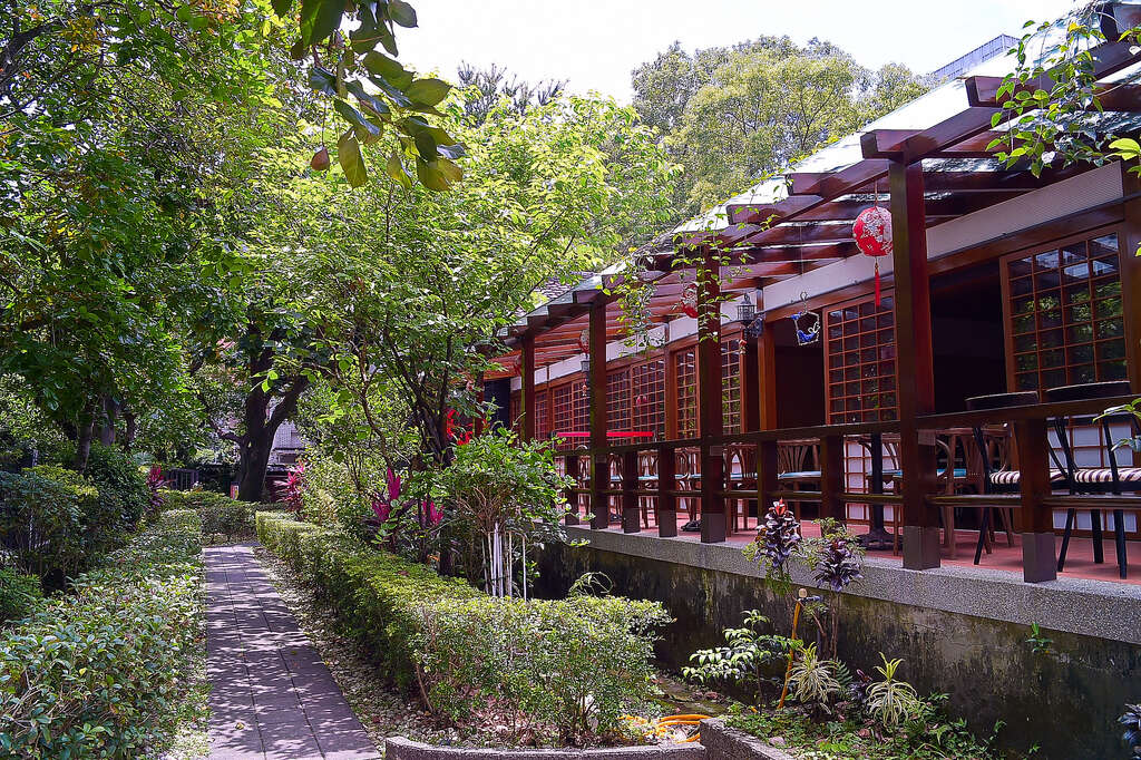 台北九人座包車旅遊-找到文學氣息一起旅行!