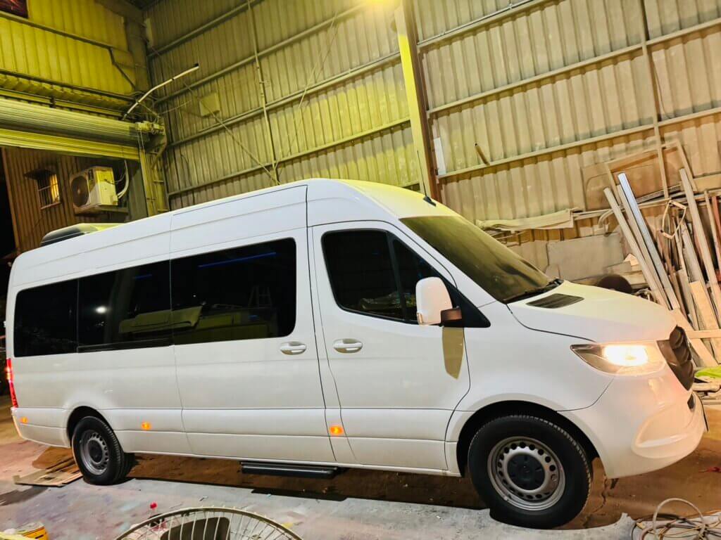 2024保母車,大T保母車,九人座包車,尊爵斌是保母車,保母車,大T,